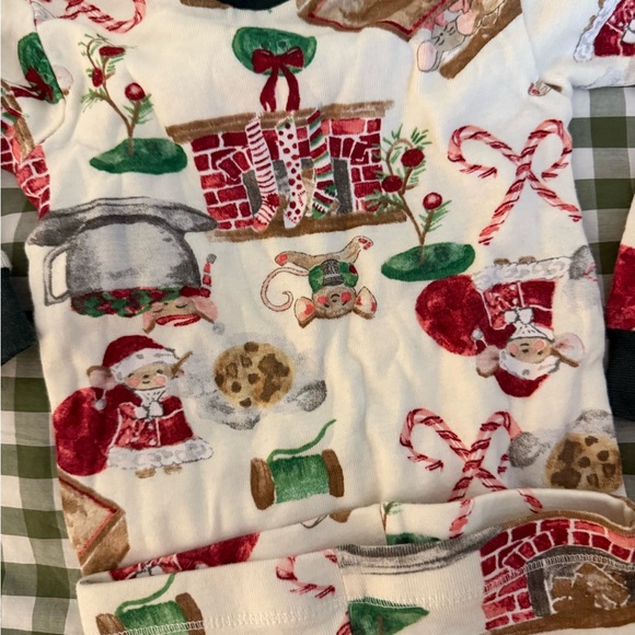 Burt's Bees Christmas pajama sets - Picture 2 of 5